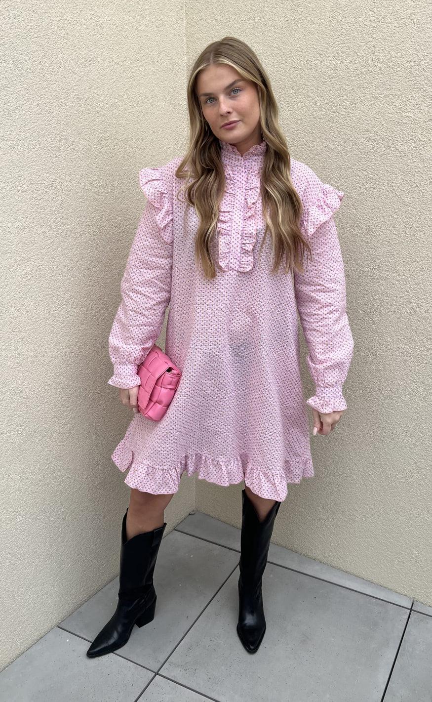 Noella Kjole - Ruby Ruffle - Rose/pink Apple