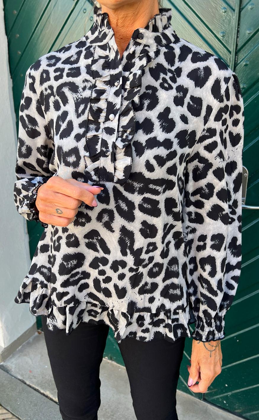 Say Ina Copenhagen Bluse - Pia - Grey Leopard