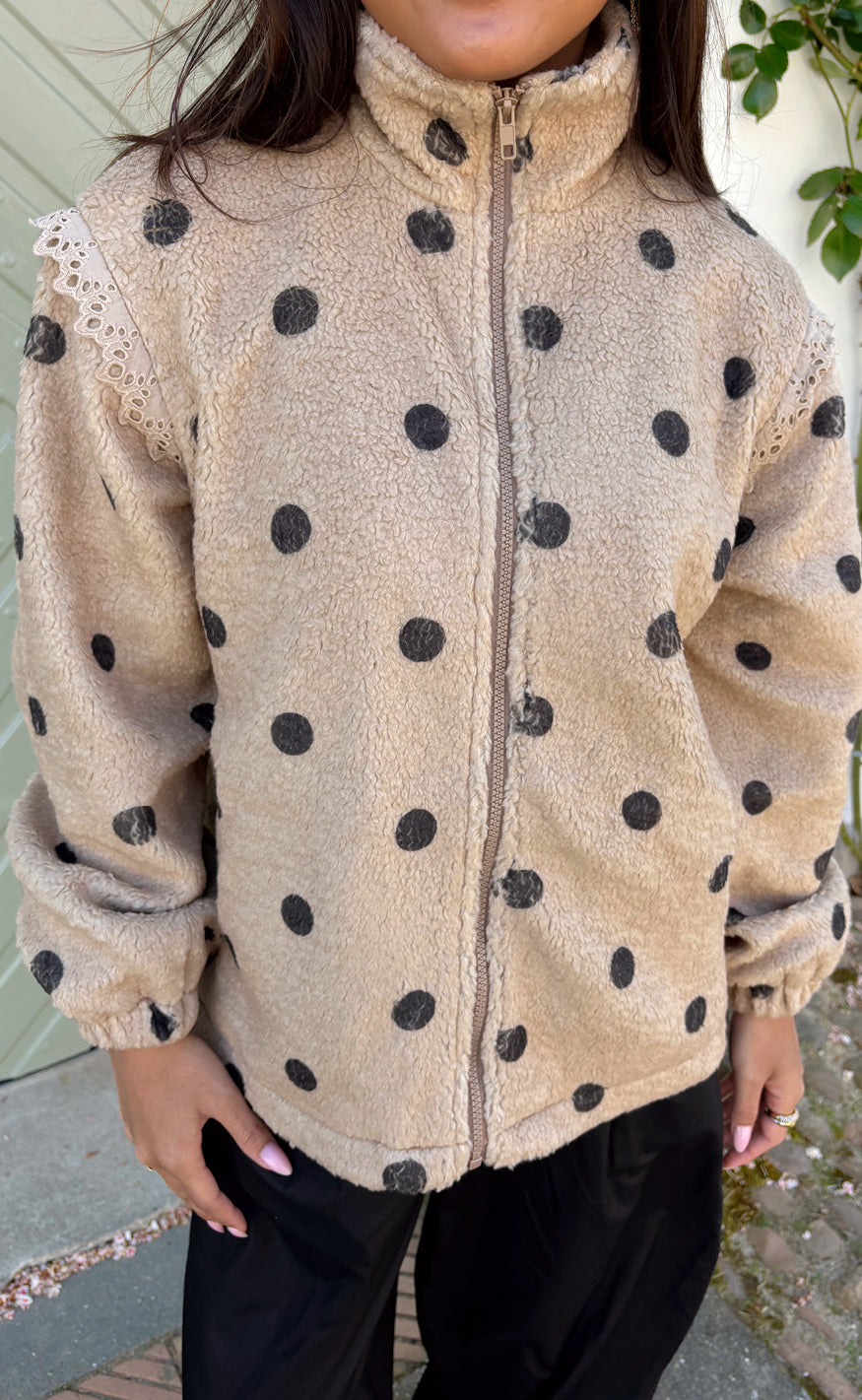 Say Ina Copenhagen Fleece Jakke - Fia - Beige W. Black Dots
