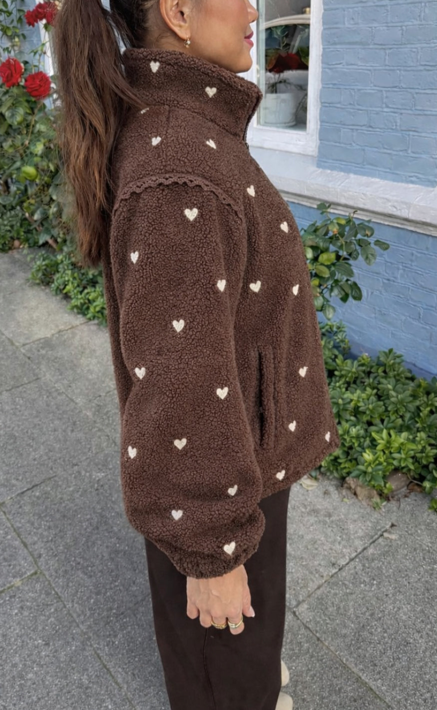 Say Ina Copenhagen Fleece Jakke - Fia - Dark Brown W. Beige Embroidery Hearts
