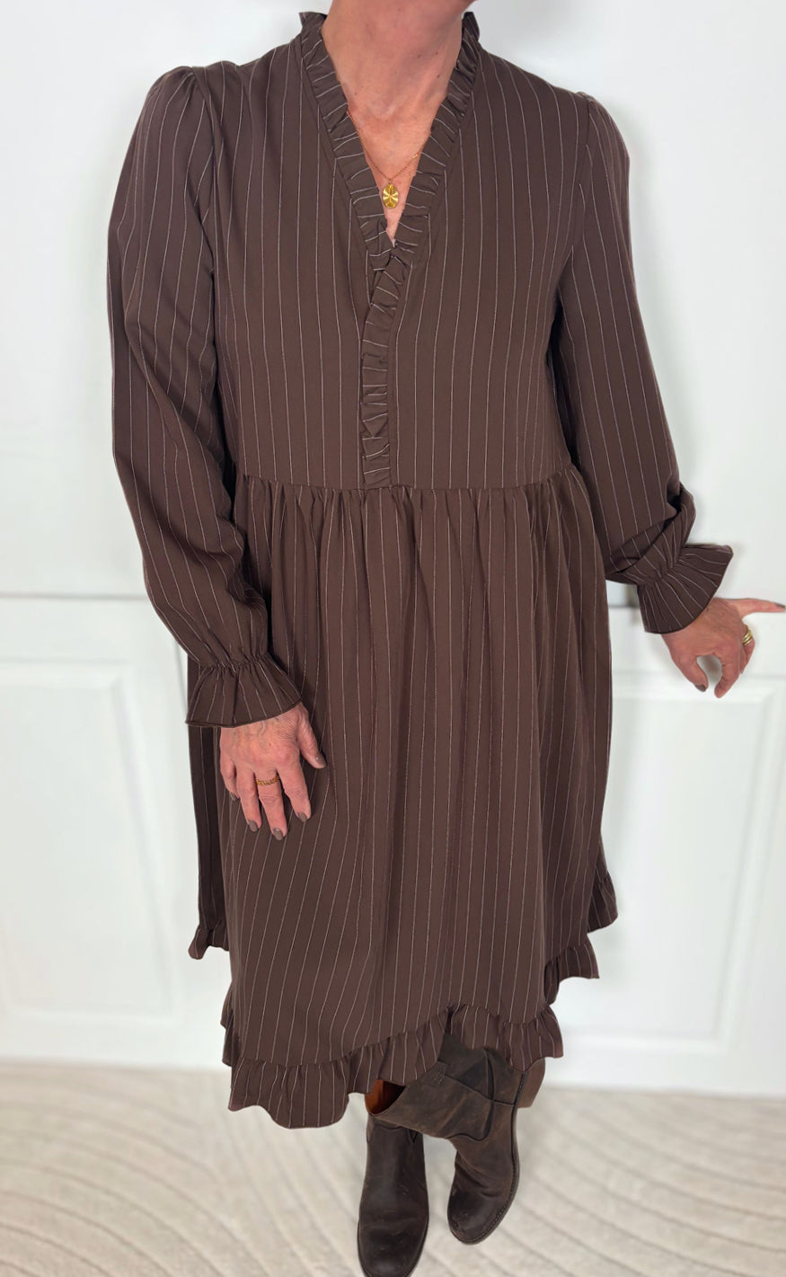 Say Ina Copenhagen Kjole - Catja - Dark Brown Pinstripe
