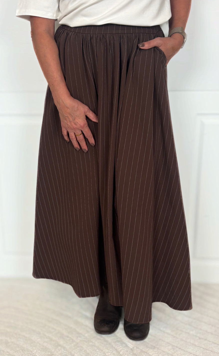 Say Ina Copenhagen Nederdel - Lucia - Dark Brown W. Pinstripe